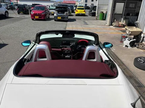 Mazda MX-5 (Roadster)