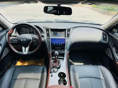 Infiniti Q50L