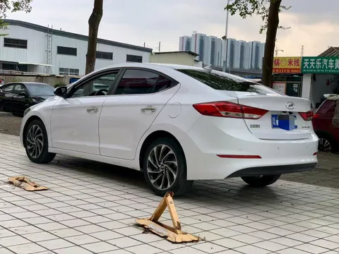 Hyundai Elantra (Avante)