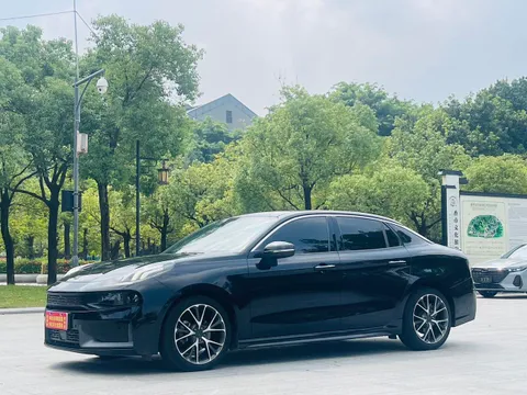 Lynk & Co 03