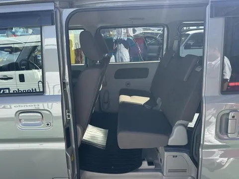 Nissan Clipper Van