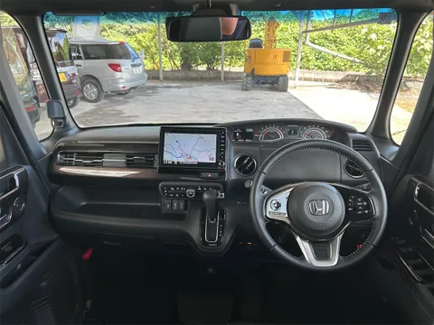Honda N-BOX Custom