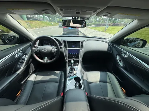 Infiniti Q50L