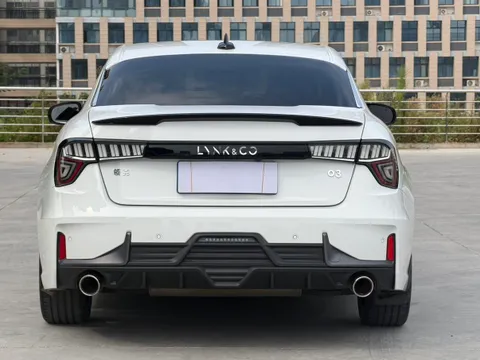 Lynk & Co 03