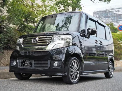 Honda N-BOX Custom