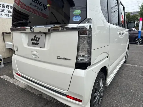 Honda N-BOX Custom