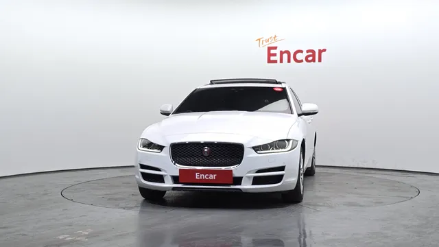Jaguar XE