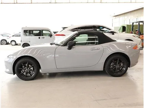 Mazda MX-5 (Roadster)
