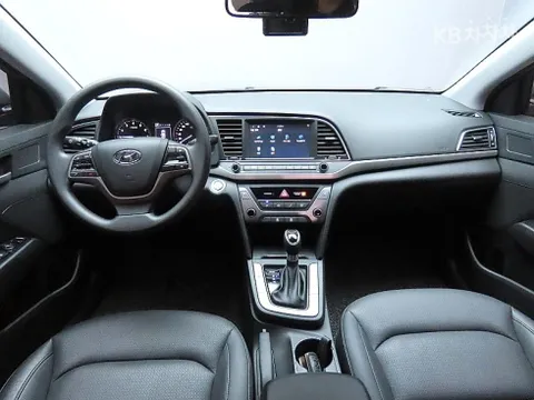 Hyundai Elantra (Avante)
