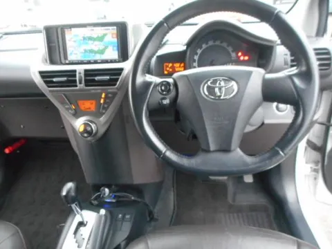 Toyota iQ