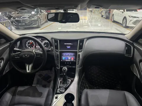 Infiniti Q50L