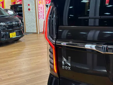Honda N-BOX Custom