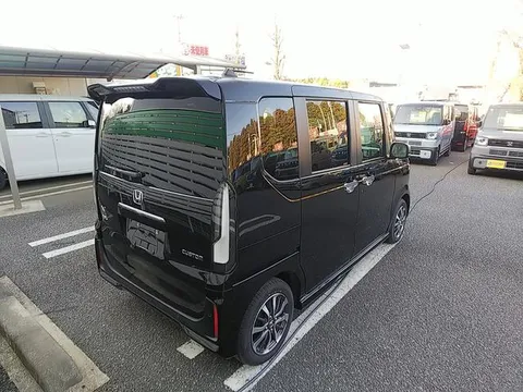 Honda N-BOX Custom