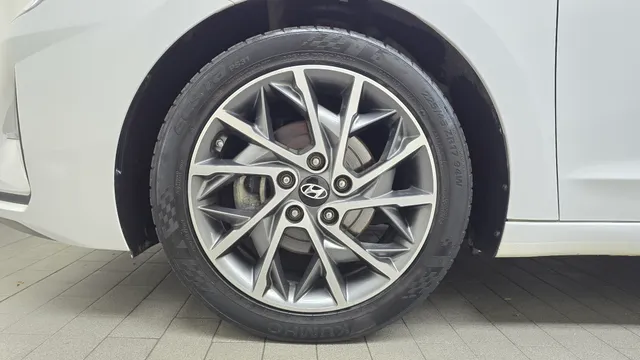 Hyundai Elantra (Avante)