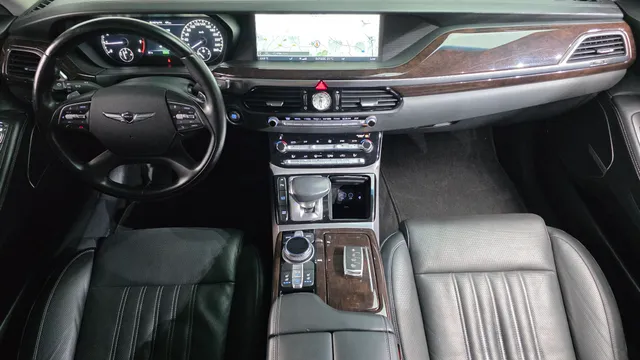 Genesis G90 (EQ900)