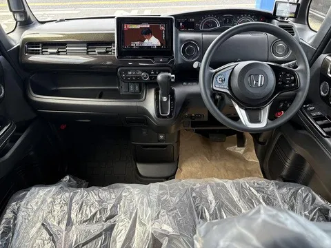 Honda N-BOX Custom