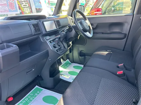 Toyota Pixis Mega
