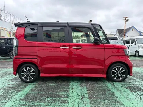 Honda N-BOX Custom