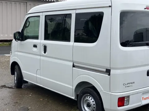 Nissan Clipper Van