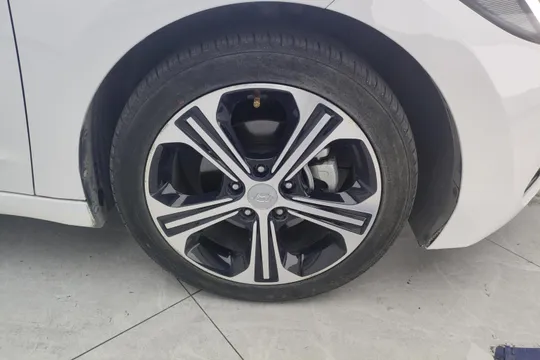 Hyundai Elantra (Avante)