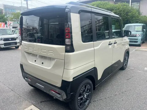 Mitsubishi Delica Mini