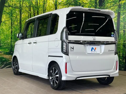 Honda N-BOX Custom