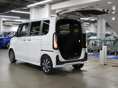 Honda N-BOX Custom