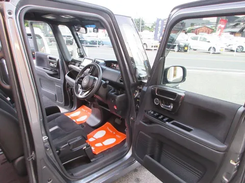 Honda N-BOX Custom