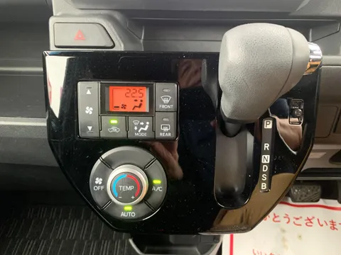 Toyota Pixis Mega