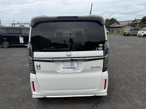 Honda N-BOX Custom