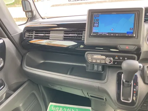 Honda N-BOX Custom