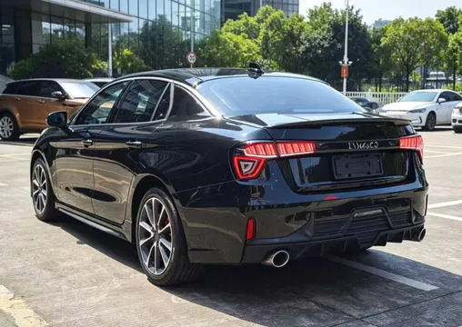 Lynk & Co 03
