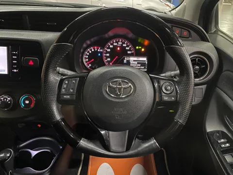 Toyota Yaris (Vitz)