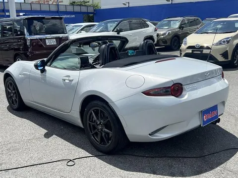 Mazda MX-5 (Roadster)