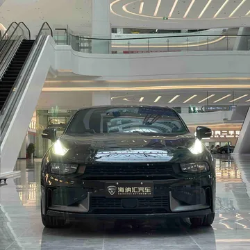 Lynk & Co 03