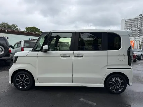 Honda N-BOX Custom