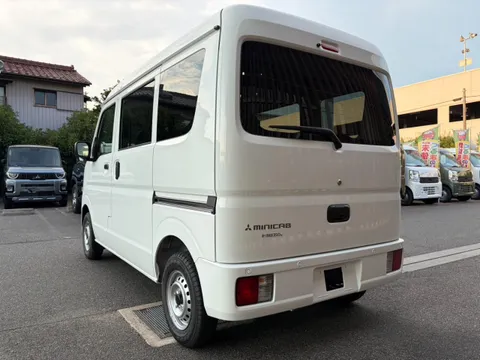 Mitsubishi Minicab Van
