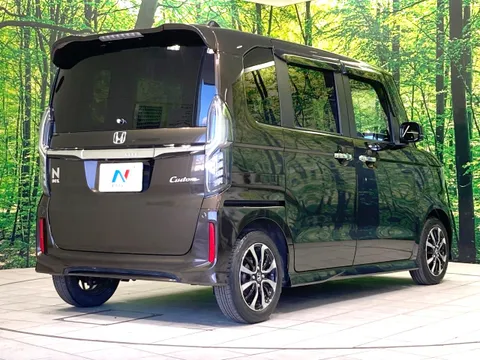 Honda N-BOX Custom