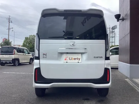 Honda N-BOX Custom