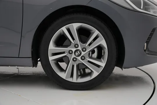 Hyundai Elantra (Avante)