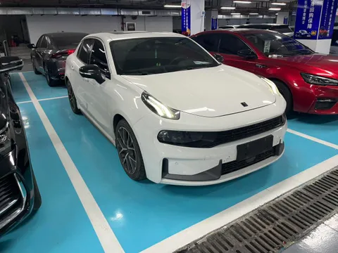 Lynk & Co 03