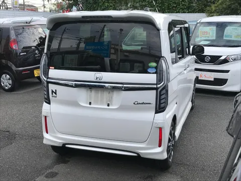 Honda N-BOX Custom
