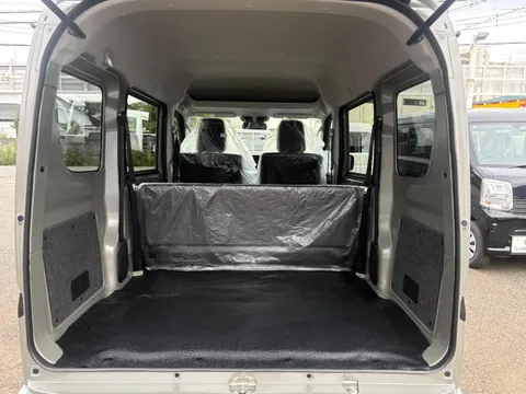 Nissan Clipper Van