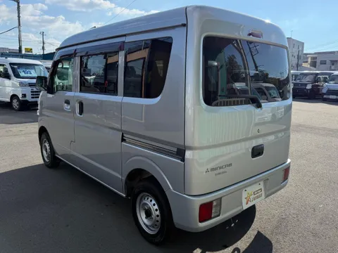 Mitsubishi Minicab Van
