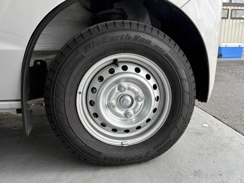 Nissan Clipper Van