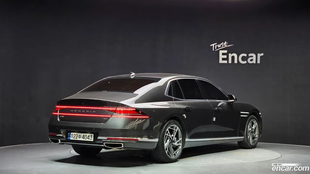 Genesis G90