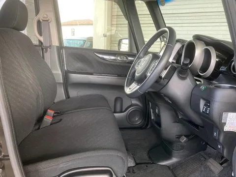 Honda N-BOX Custom