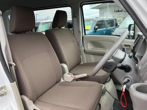 Nissan Clipper Van