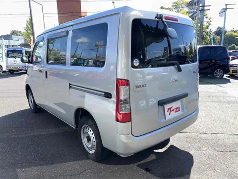 Toyota TownAce Van