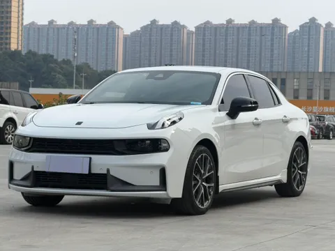 Lynk & Co 03